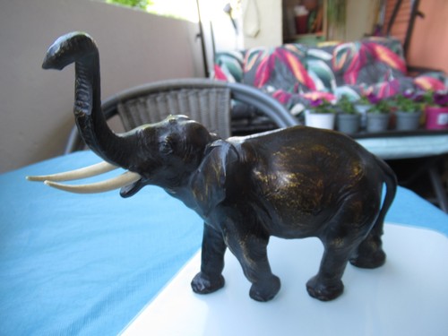 älterer elefant aus bronze - aus,