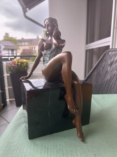 Bronze figur skulptur frau - bronze, skulptur,