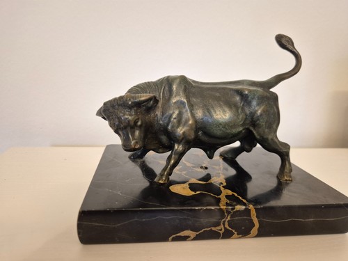 Bronze bulle auf marmorsockel - auf,