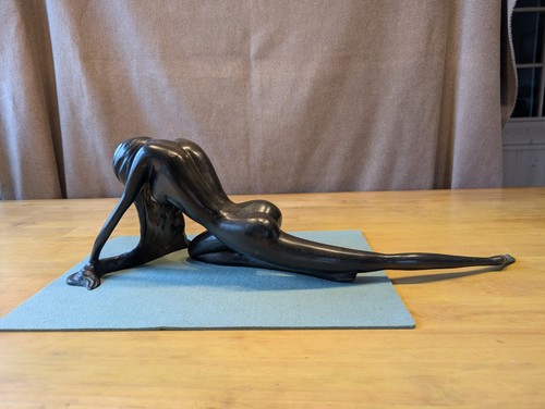 Bronze figur mädchen liegend - bronze,