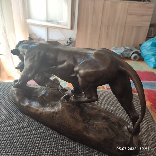 Bronze statue - bronze,