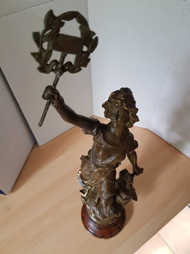Figur metallguss frau am - *,