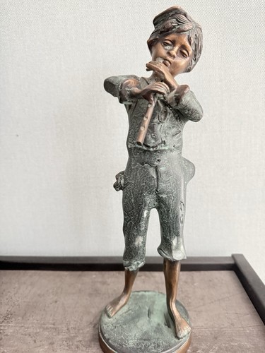 Bronzefigur junge mit - junge, flöte