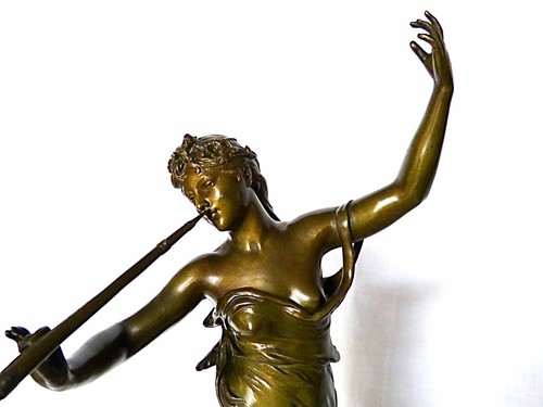 Große bronzefigur nymphe - bronzefigur,